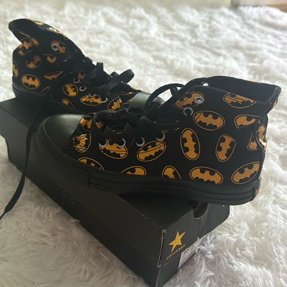 Original Batman mid-top converse with original box and laces. Rarely ever worn.